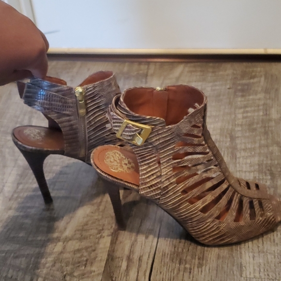 Heels - Picture 2 of 4